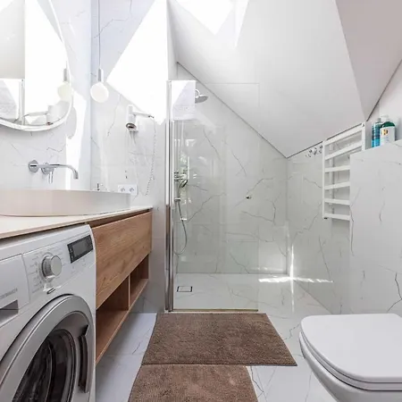 Апартаменти Holidayplus Multiple Apartments, By Cohost