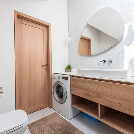 Holidayplus Multiple Apartments, By Cohost Апартаменти