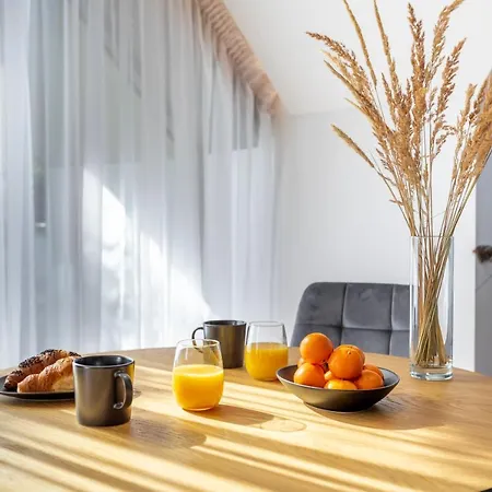 Апартаменти Holidayplus Multiple Apartments, By Cohost Паланга