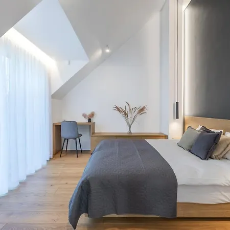 Апартаменти Holidayplus Multiple Apartments, By Cohost