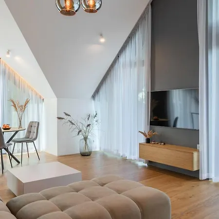 Апартаменти Holidayplus Multiple Apartments, By Cohost Паланга