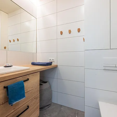 Holidayplus Multiple Apartments, By Cohost