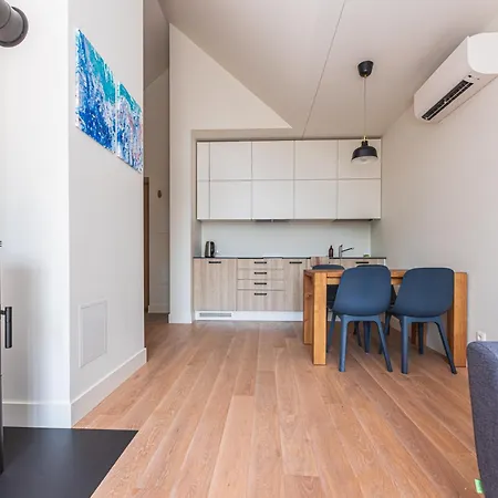 Апартаменти Holidayplus Multiple Apartments, By Cohost