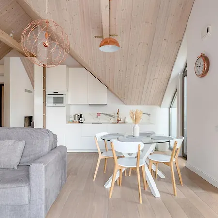 Апартаменти Holidayplus Multiple Apartments, By Cohost Паланга