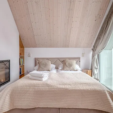 Holidayplus Multiple Apartments, By Cohost