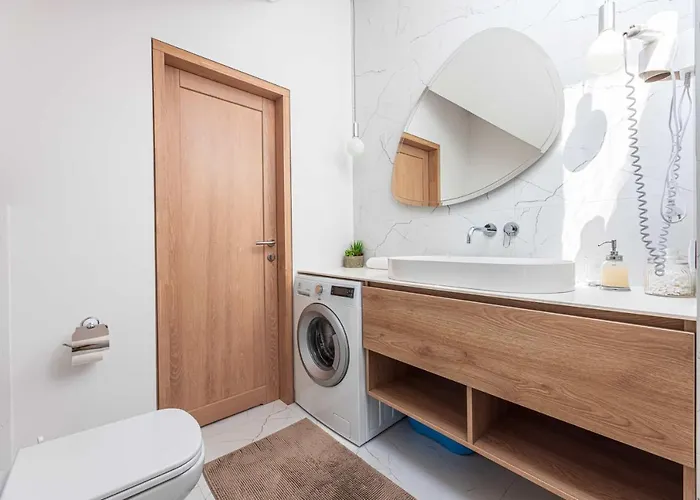 Holidayplus Multiple Apartments, By Cohost Апартаменти