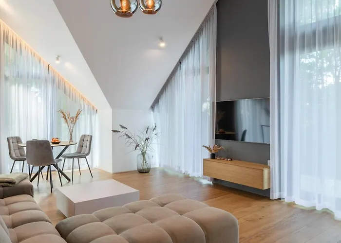 Апартаменти Holidayplus Multiple Apartments, By Cohost Паланга